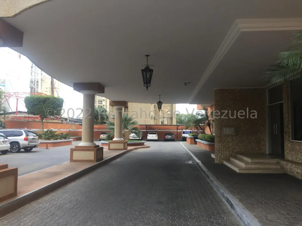 Apartamento Con Pozo Y Planta Eléctrica En Venta, Sector La Lago  - 16