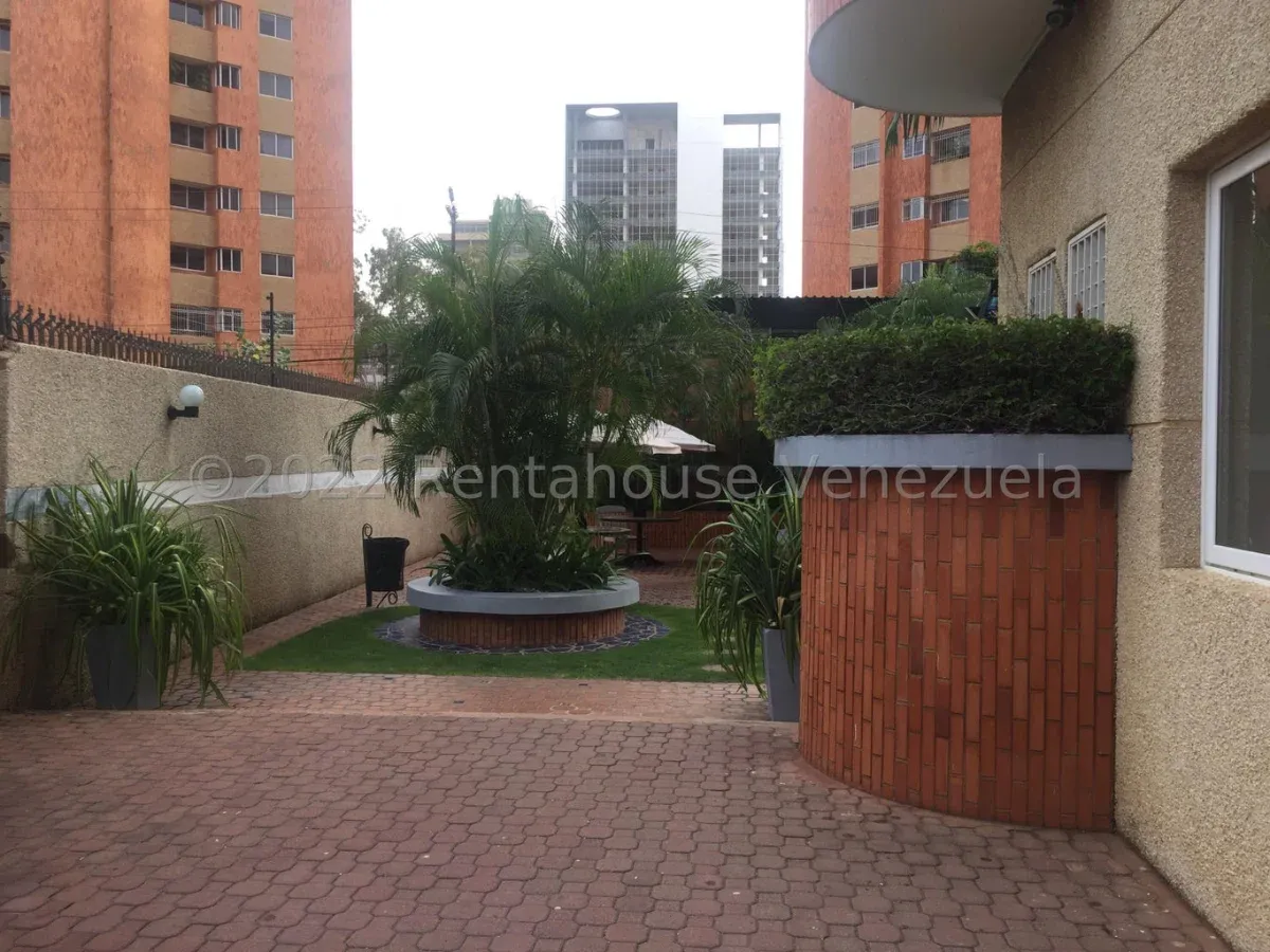 Apartamento Con Pozo Y Planta Eléctrica En Venta, Sector La Lago  - 17