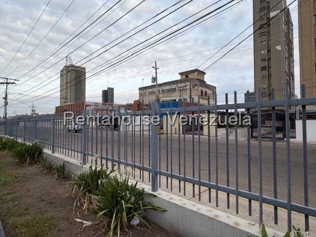 Amplio Local Comercial En Alquiler En 5 de Julio - 9