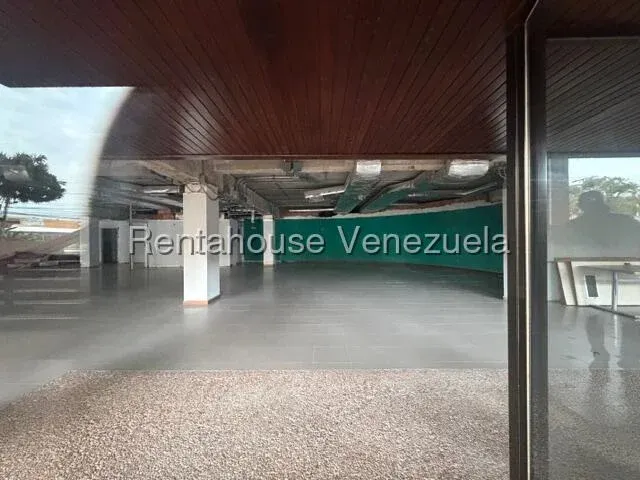 Amplio Local Comercial En Alquiler En 5 de Julio - 15