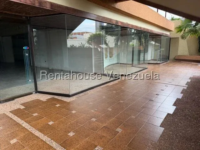 Amplio Local Comercial En Alquiler En 5 de Julio - 17