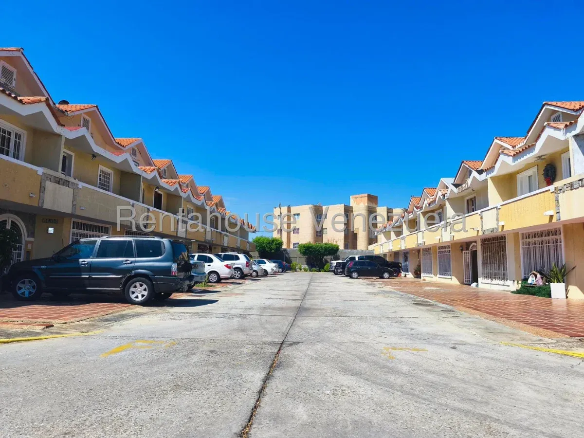 Townhouse En Venta En La Av. Milagro Norte  - 13