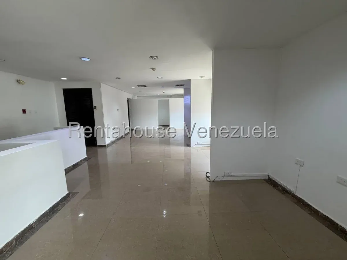 Amplio Local Comercial En Alquiler En Las Delicias  - 6