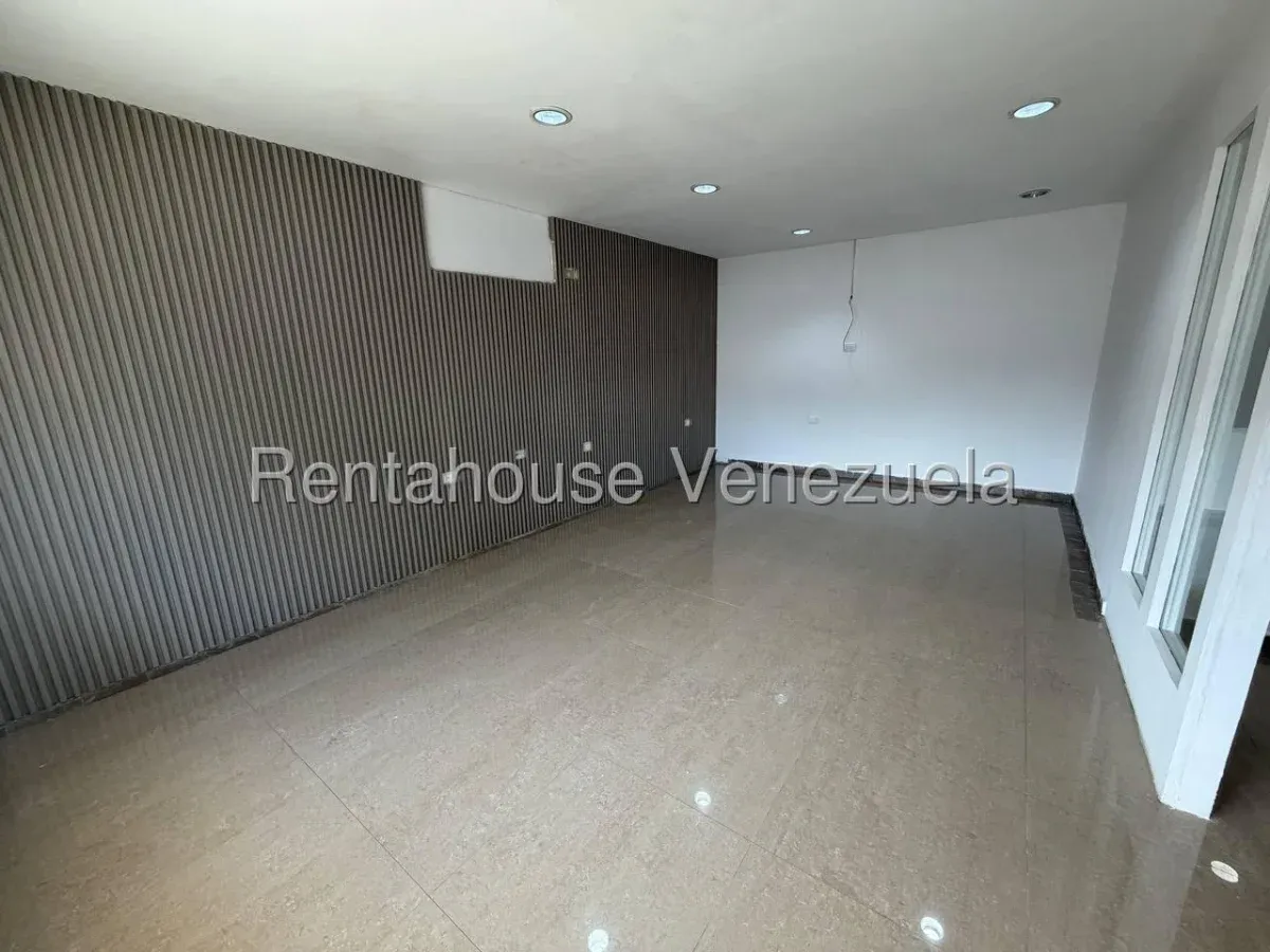 Amplio Local Comercial En Alquiler En Las Delicias  - 7