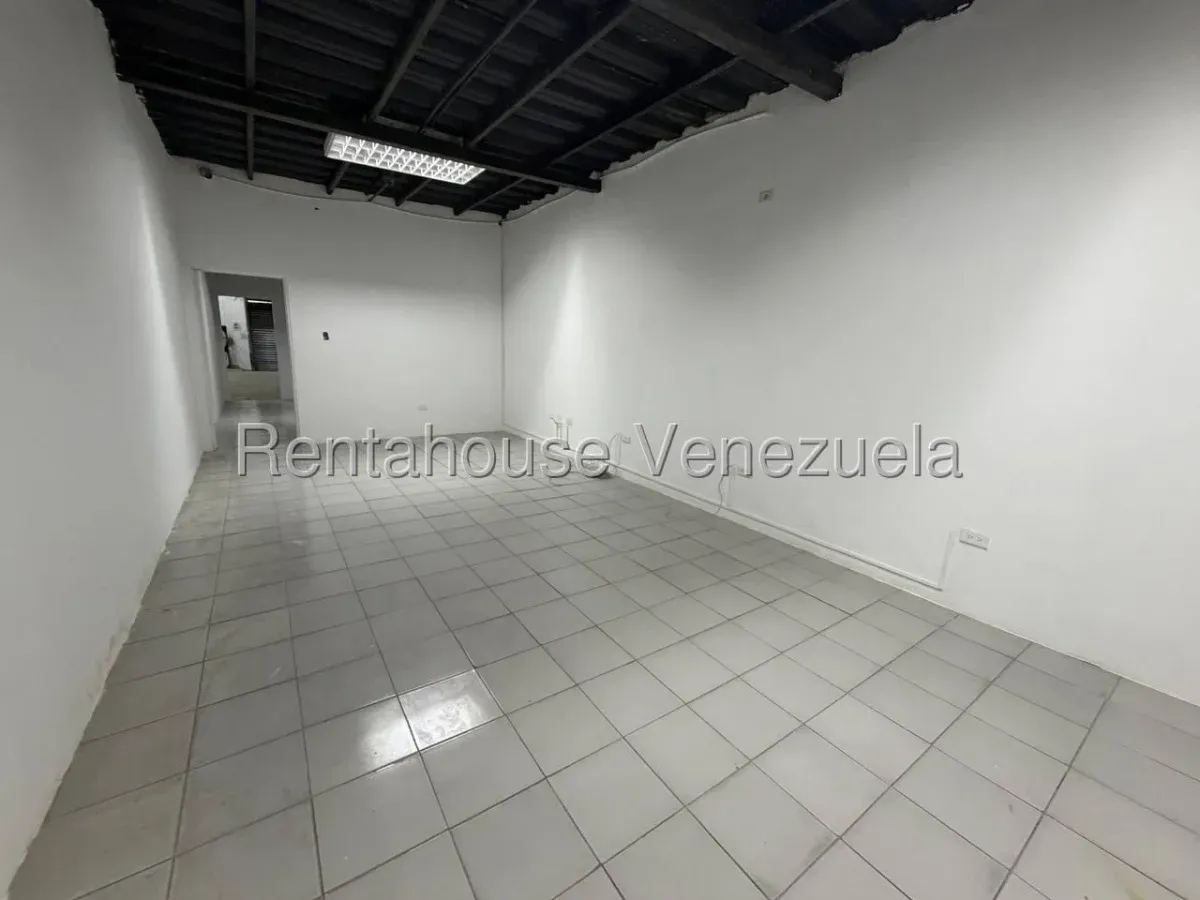 Amplio Local Comercial En Alquiler En Las Delicias  - 11