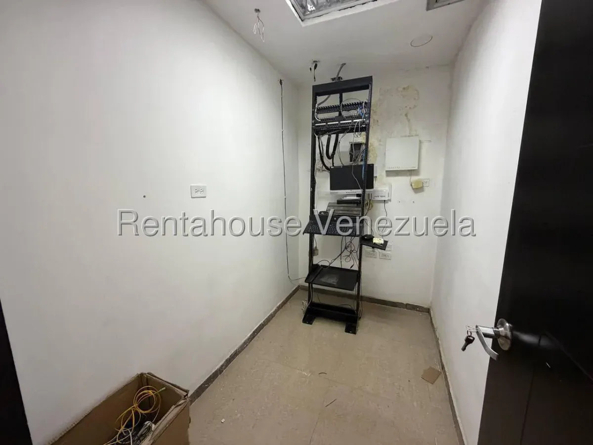 Amplio Local Comercial En Alquiler En Las Delicias  - 19