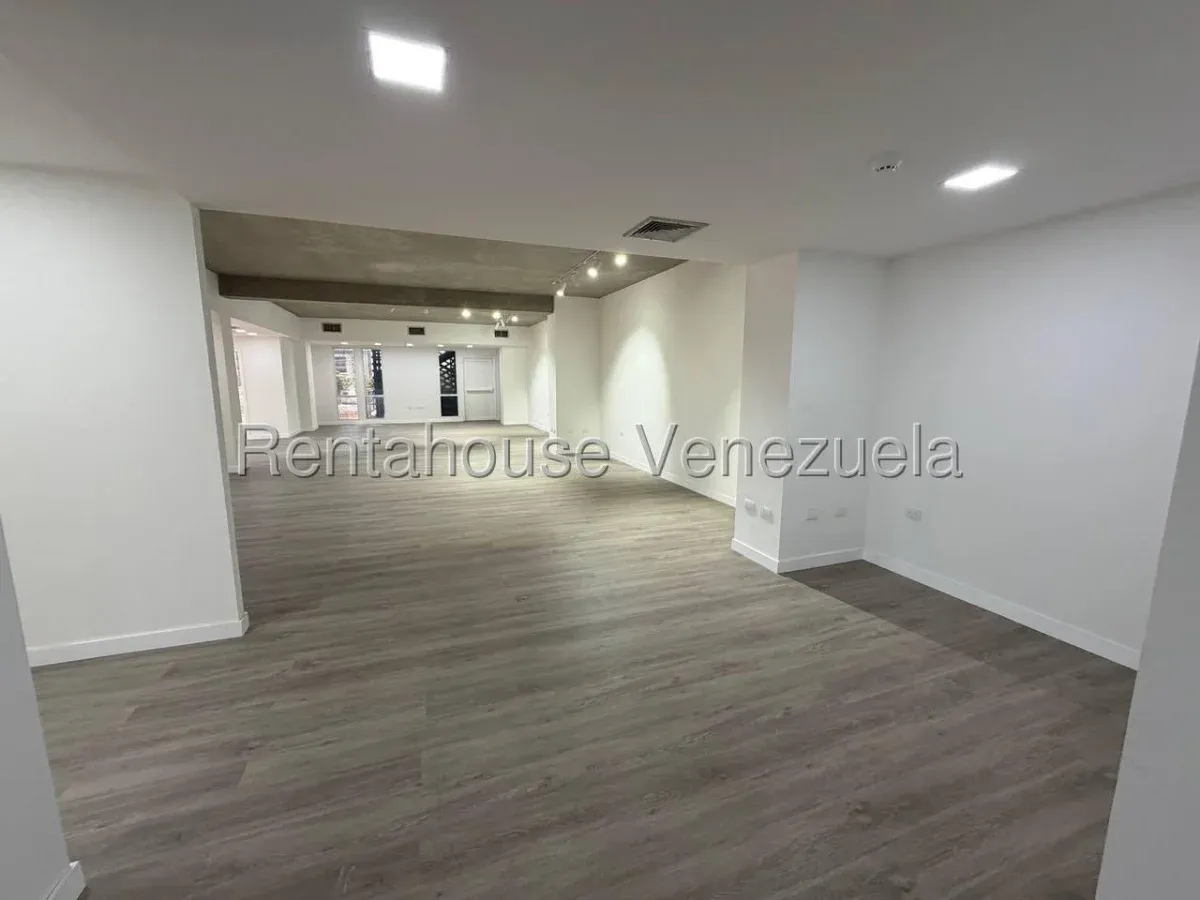Amplia Oficina En Alquiler En 5 de Julio  - 2