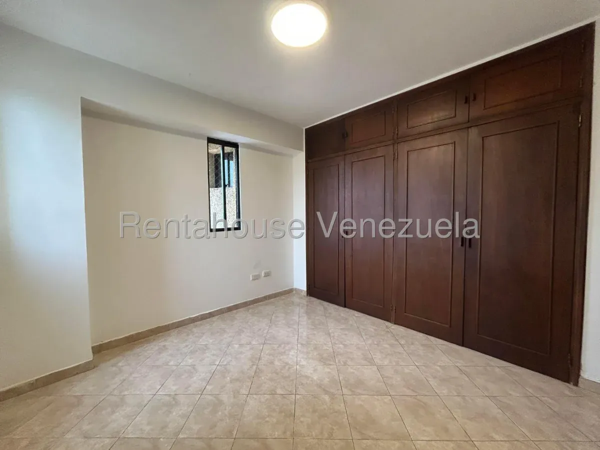 Amplio Apartamento En Alquiler Con Pozo y planta eléctrica, Sector Tierra Negra - 8