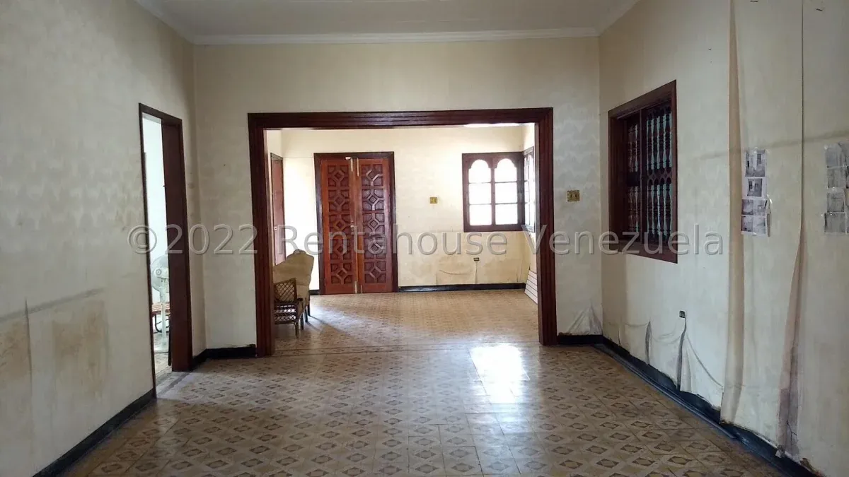 Amplia Casa En Venta En La Av Baralt  - 5
