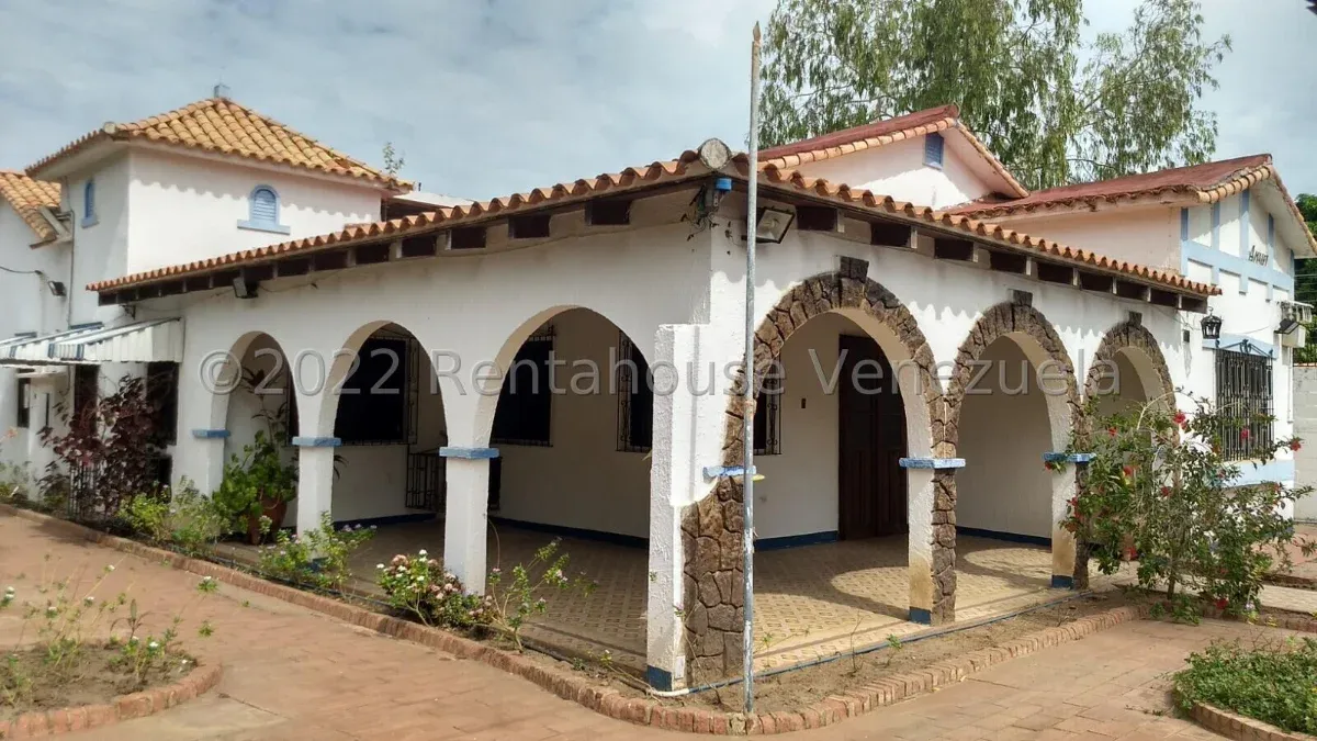 Amplia Casa En Venta En La Av Baralt  - 8