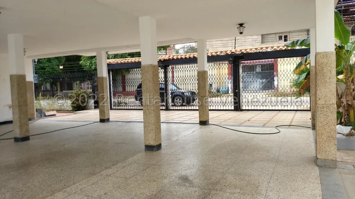 Amplia Casa En Venta En La Av Baralt  - 9