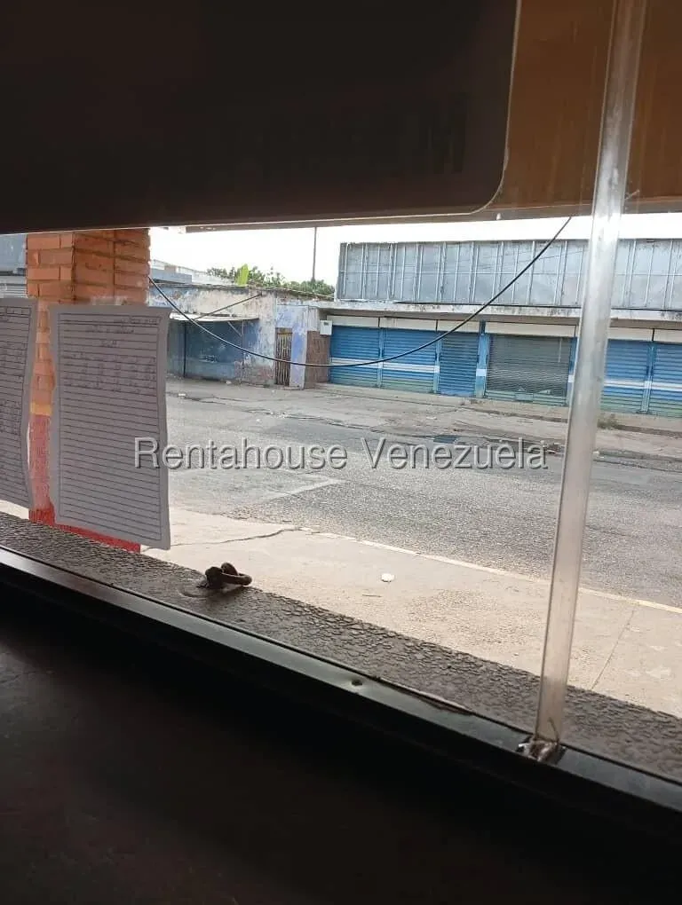 Casa Comercial En Venta En Pomona - 4
