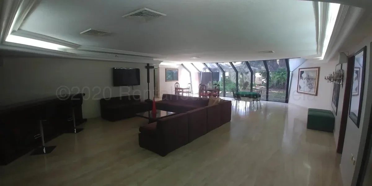 Amplia Casa En Venta En Juana De Avila  - 4