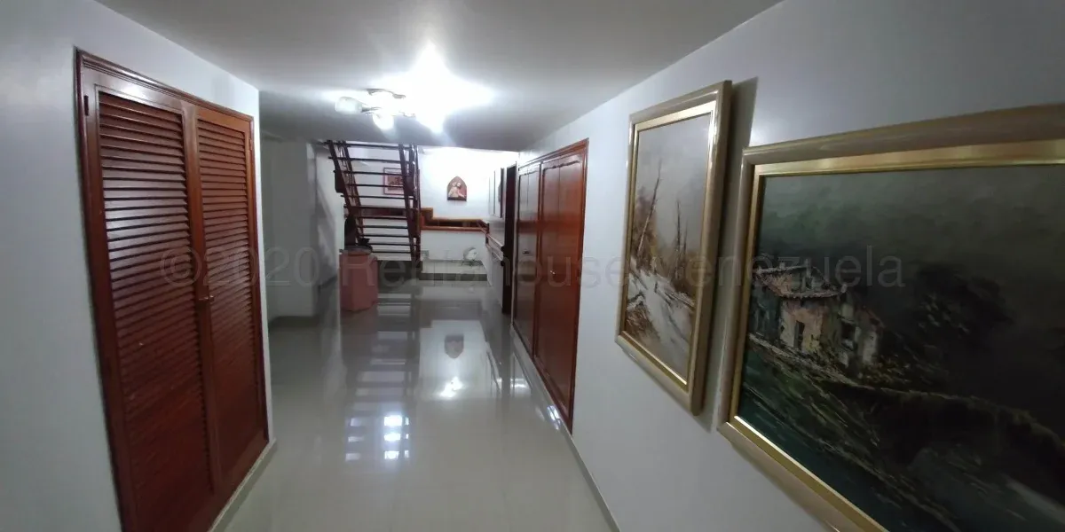 Amplia Casa En Venta En Juana De Avila  - 10