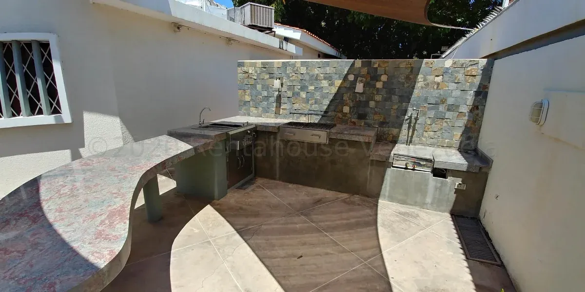 Amplia Casa En Venta En Juana De Avila  - 16