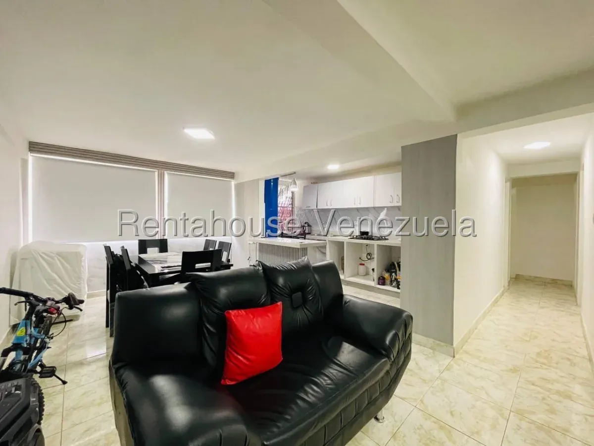 Hermoso Apartamento en Venta Res. Turmero Calle Camilo Torres, Turmero, Edo. Aragua - 2