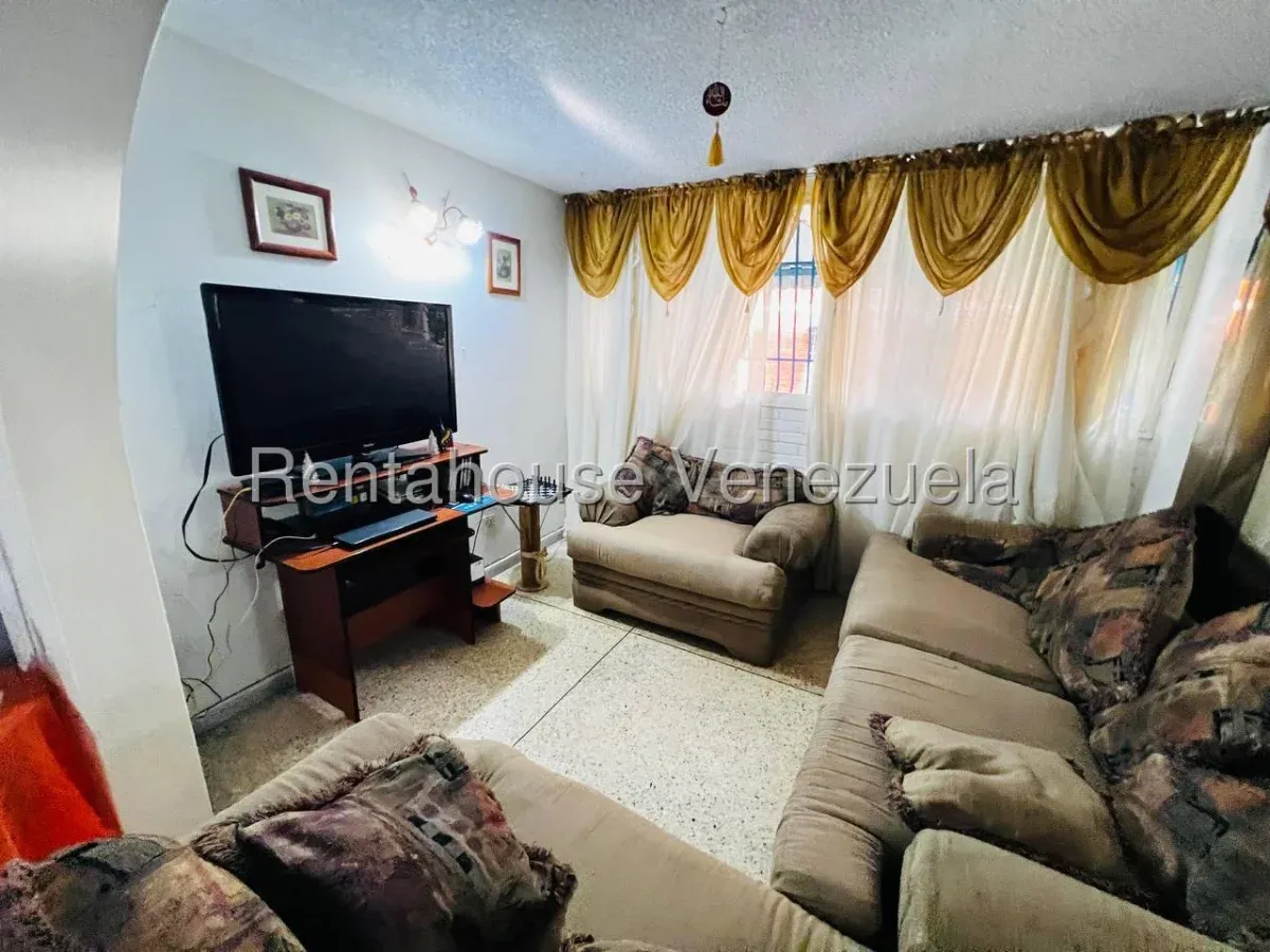 Cómodo Apartamento en Venta Urb. Fundación Mendoza II, Maracay - 4