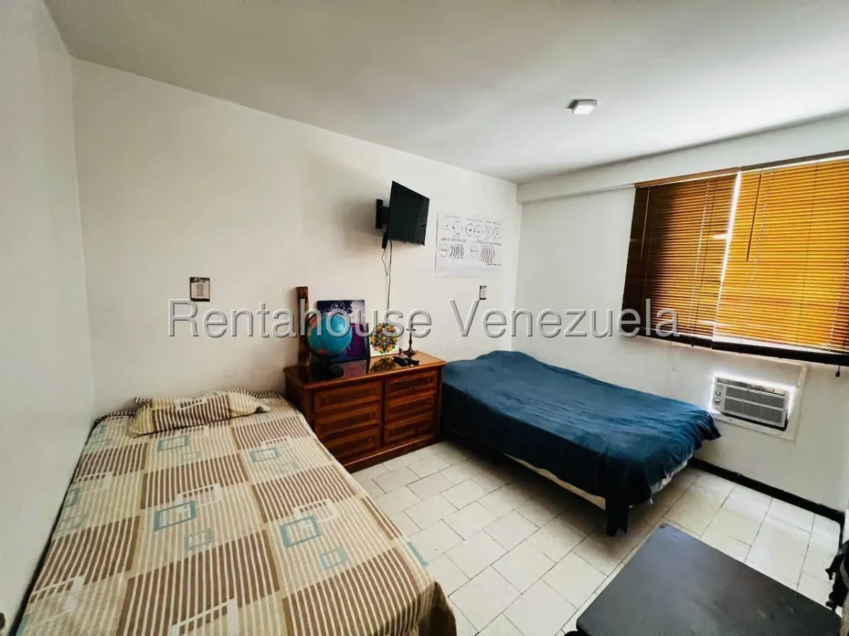 Amplio Apartamento en Venta Av. Bermudez, Urb. El Centro, Maracay - 3