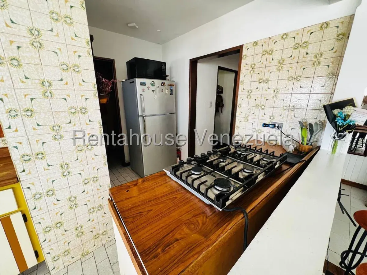 Amplio Apartamento en Venta Av. Bermudez, Urb. El Centro, Maracay - 11
