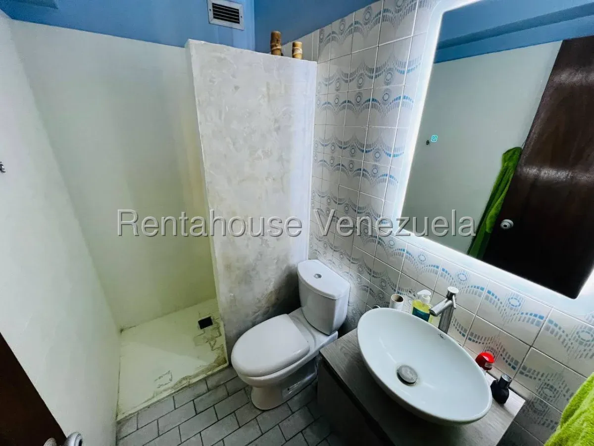 Amplio Apartamento en Venta Av. Bermudez, Urb. El Centro, Maracay - 12