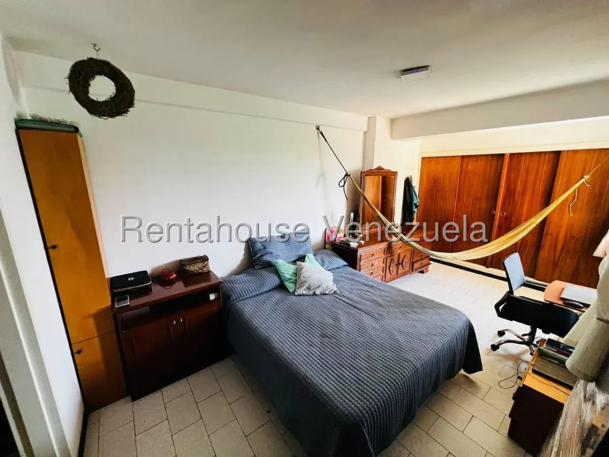 Amplio Apartamento en Venta Av. Bermudez, Urb. El Centro, Maracay - 13