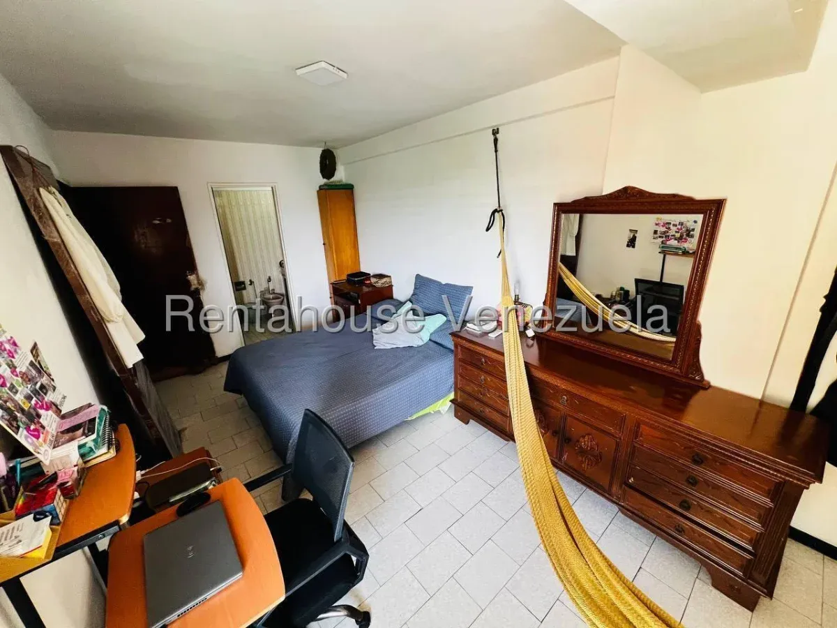 Amplio Apartamento en Venta Av. Bermudez, Urb. El Centro, Maracay - 14