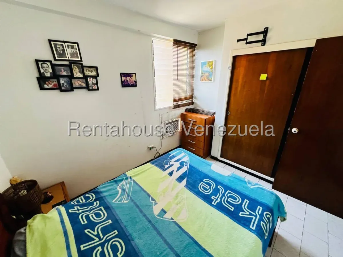 Amplio Apartamento en Venta Av. Bermudez, Urb. El Centro, Maracay - 16