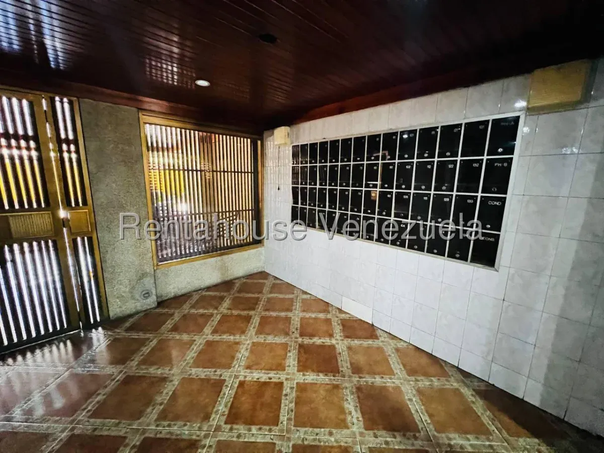 Amplio Apartamento en Venta Av. Bermudez, Urb. El Centro, Maracay - 20