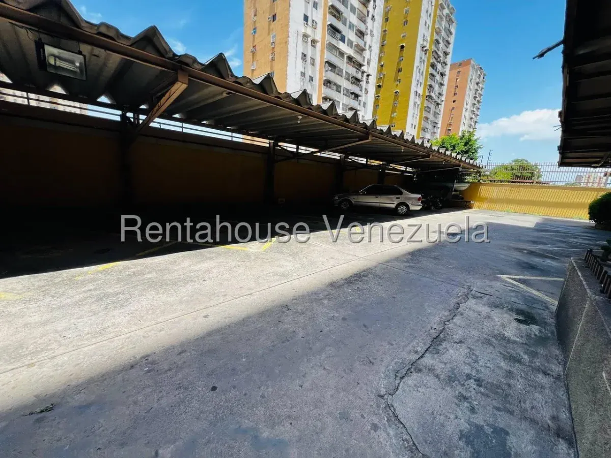 Amplio Apartamento en Venta Av. Bermudez, Urb. El Centro, Maracay - 21