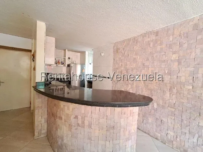 Practico Apartamento en Venta Urb. Parque Los Samanes, Av. Principal de Coropo, Aragua - 6