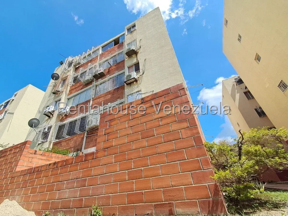 Practico Apartamento en Venta Urb. Parque Los Samanes, Av. Principal de Coropo, Aragua - 15