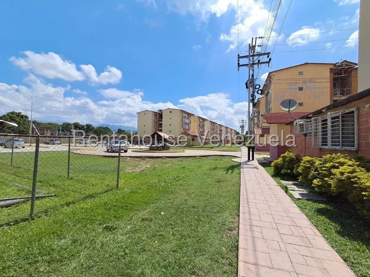 Practico Apartamento en Venta Urb. Parque Los Samanes, Av. Principal de Coropo, Aragua - 16