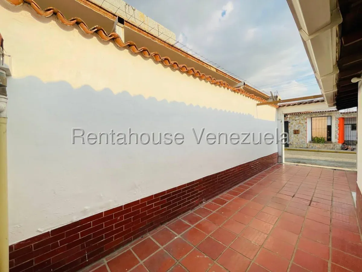 Acogedora Casa en Venta Conjunto Res Isacc Oliveira, Av. Intercomunal Turmero Maracay - 3