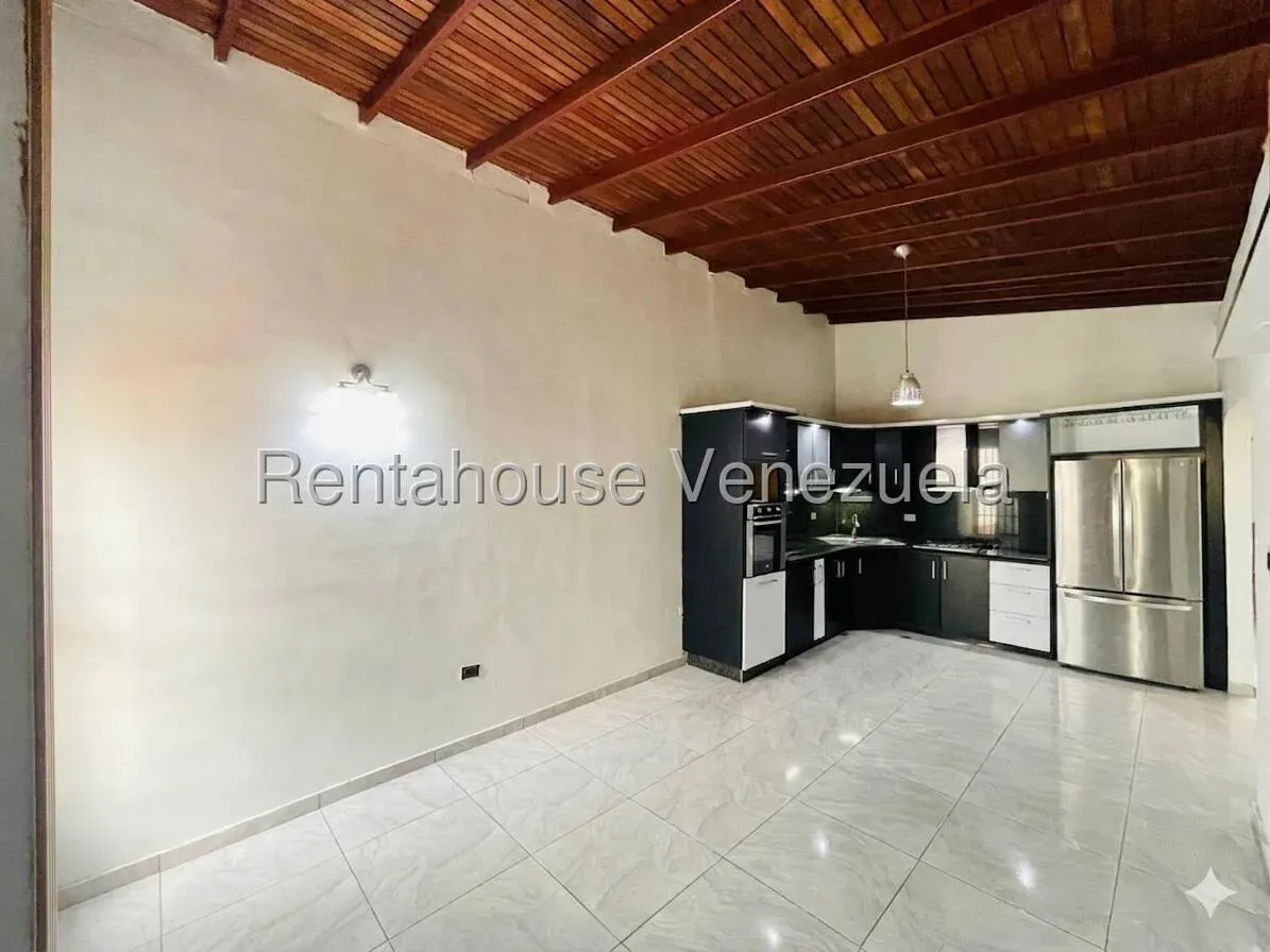 Acogedora Casa en Venta Conjunto Res Isacc Oliveira, Av. Intercomunal Turmero Maracay - 4