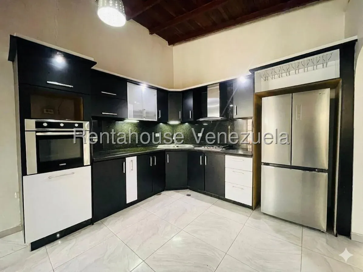 Acogedora Casa en Venta Conjunto Res Isacc Oliveira, Av. Intercomunal Turmero Maracay - 9