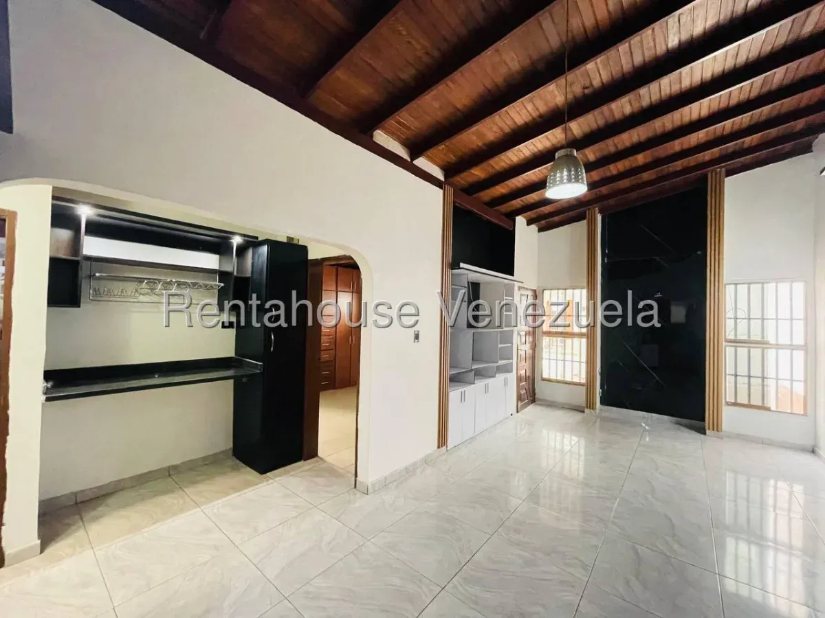 Acogedora Casa en Venta Conjunto Res Isacc Oliveira, Av. Intercomunal Turmero Maracay - 7