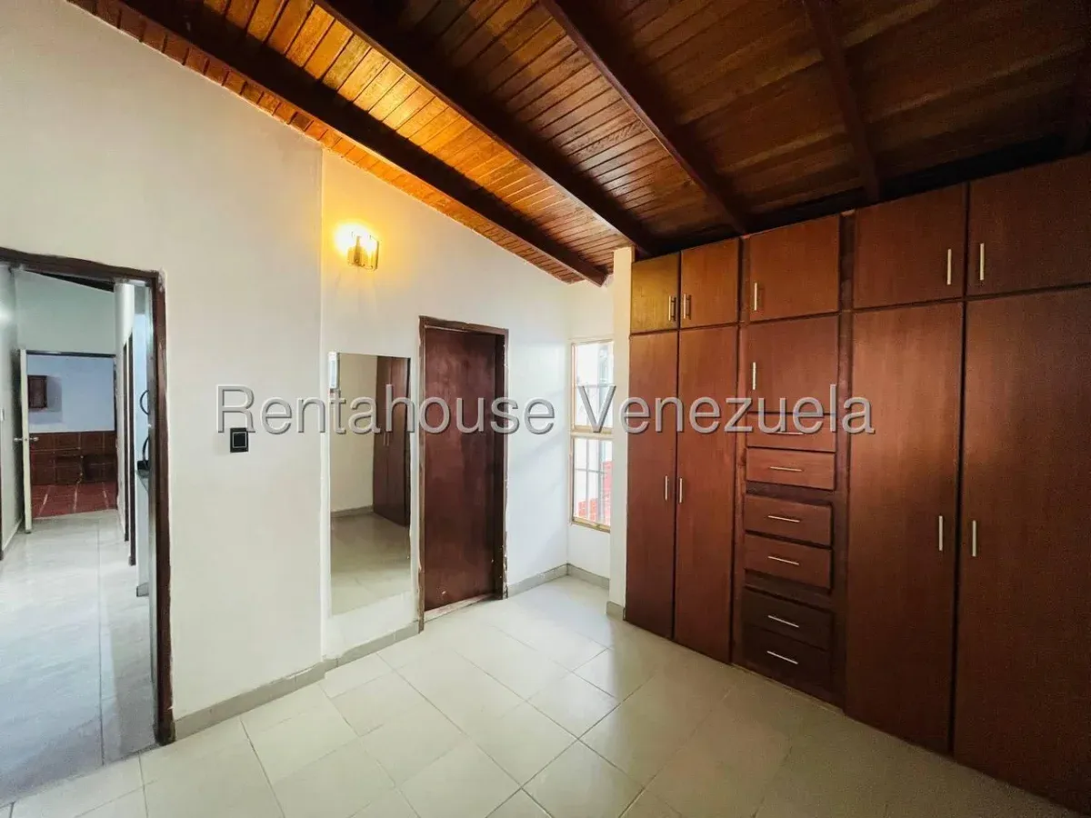 Acogedora Casa en Venta Conjunto Res Isacc Oliveira, Av. Intercomunal Turmero Maracay - 11