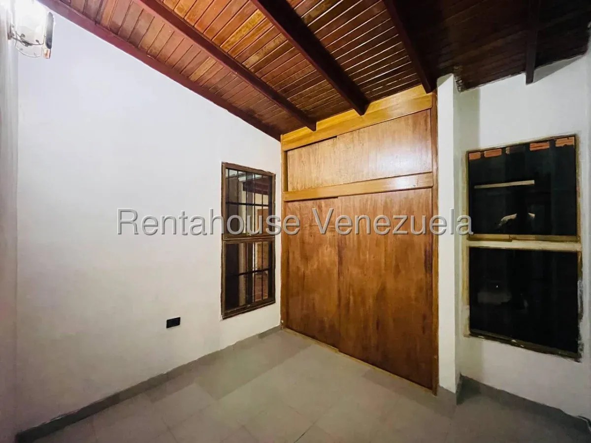 Acogedora Casa en Venta Conjunto Res Isacc Oliveira, Av. Intercomunal Turmero Maracay - 13