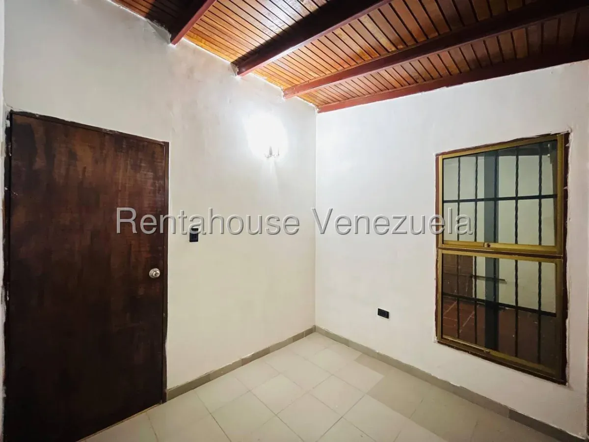 Acogedora Casa en Venta Conjunto Res Isacc Oliveira, Av. Intercomunal Turmero Maracay - 15