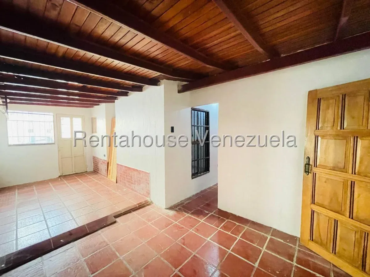 Acogedora Casa en Venta Conjunto Res Isacc Oliveira, Av. Intercomunal Turmero Maracay - 22