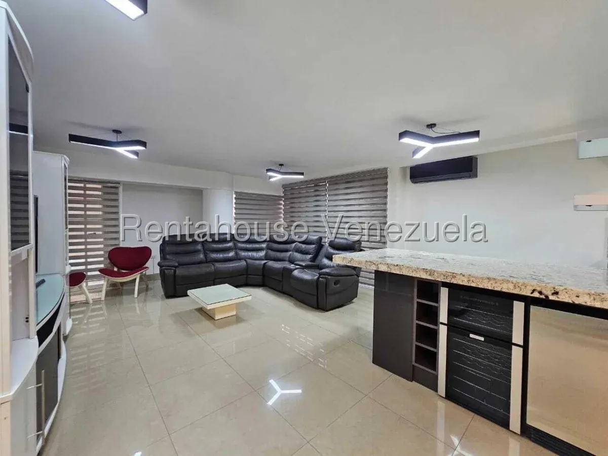 Apartamento en Venta Zona Norte de Maracay, Urb. San Isidro, Piso Bajo con Planta Eléctrica  - 3