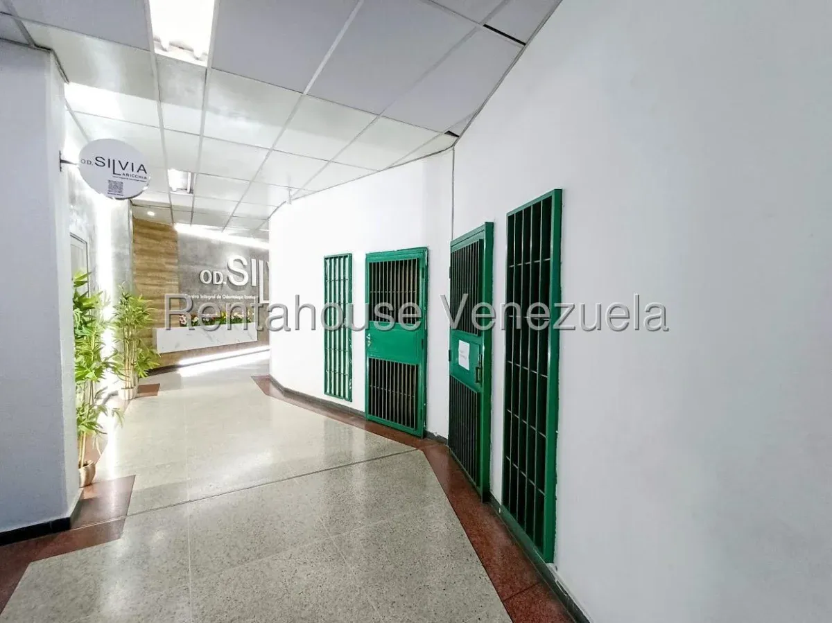 Estupenda Oficina en Venta CC Paseo Las Delicias 1 Maracay - 3