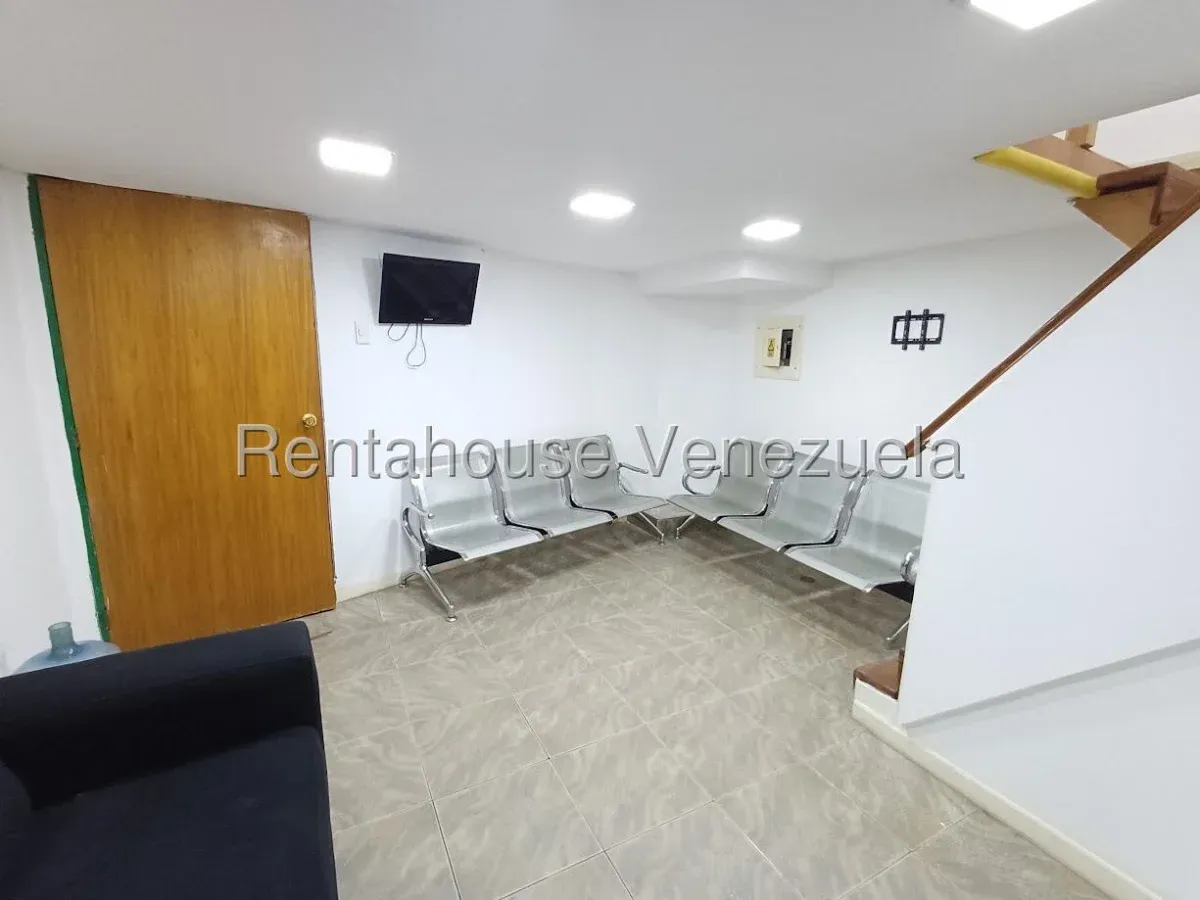 Estupenda Oficina en Venta CC Paseo Las Delicias 1 Maracay - 4