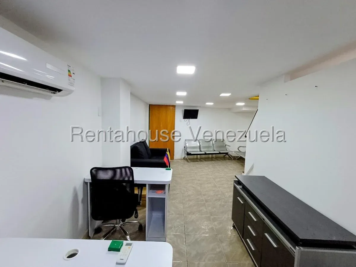 Estupenda Oficina en Venta CC Paseo Las Delicias 1 Maracay - 6