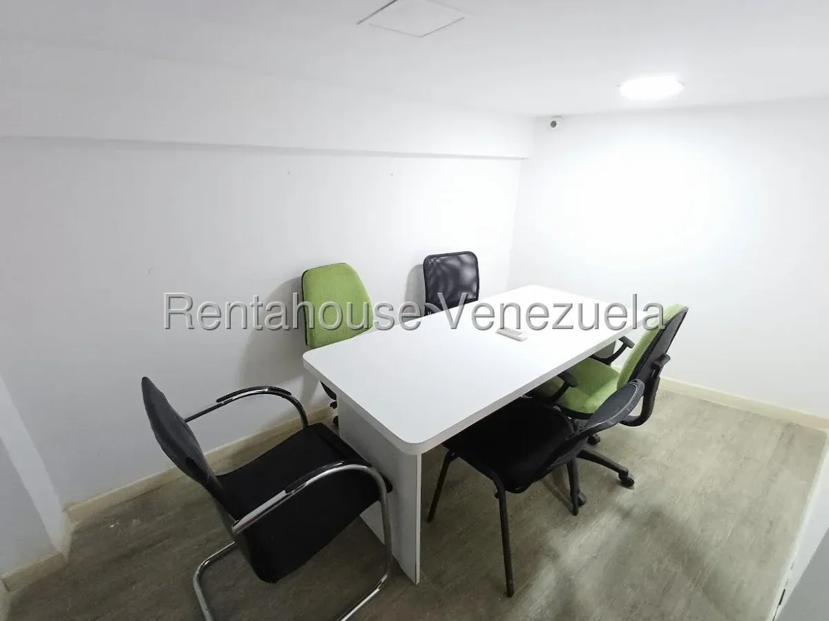 Estupenda Oficina en Venta CC Paseo Las Delicias 1 Maracay - 16
