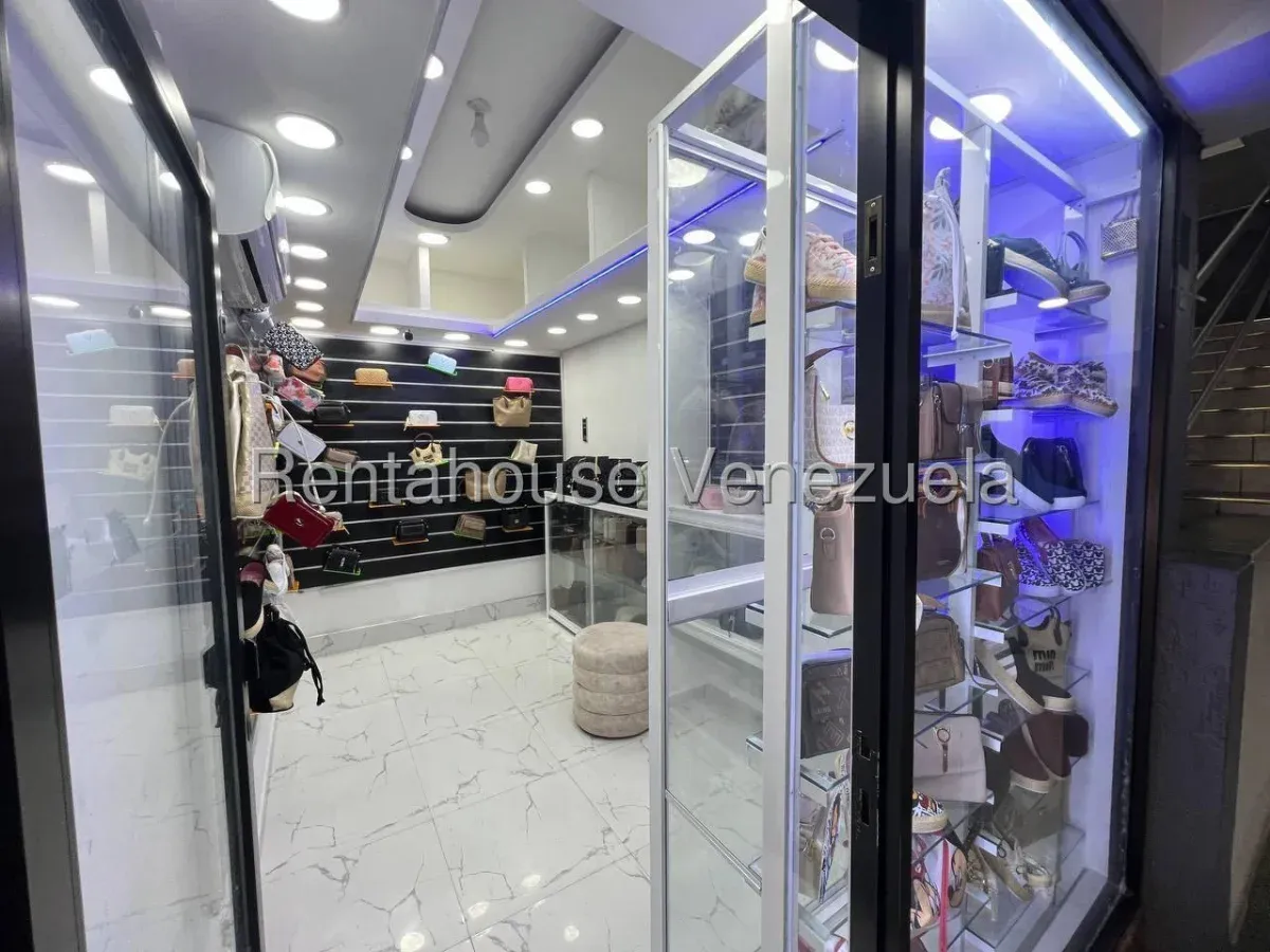 Magnifico Local en Venta en Avenida Bolívar CC. Gran Bazar Maracay - 2