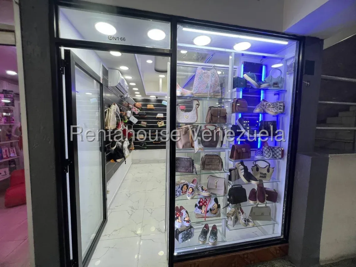 Magnifico Local en Venta en Avenida Bolívar CC. Gran Bazar Maracay - 9