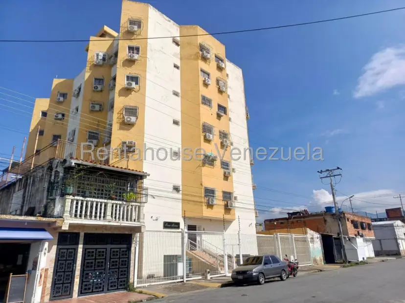 Comodo Apartamento en Venta Sector Santa Rosa, Maracay, Piso Bajo