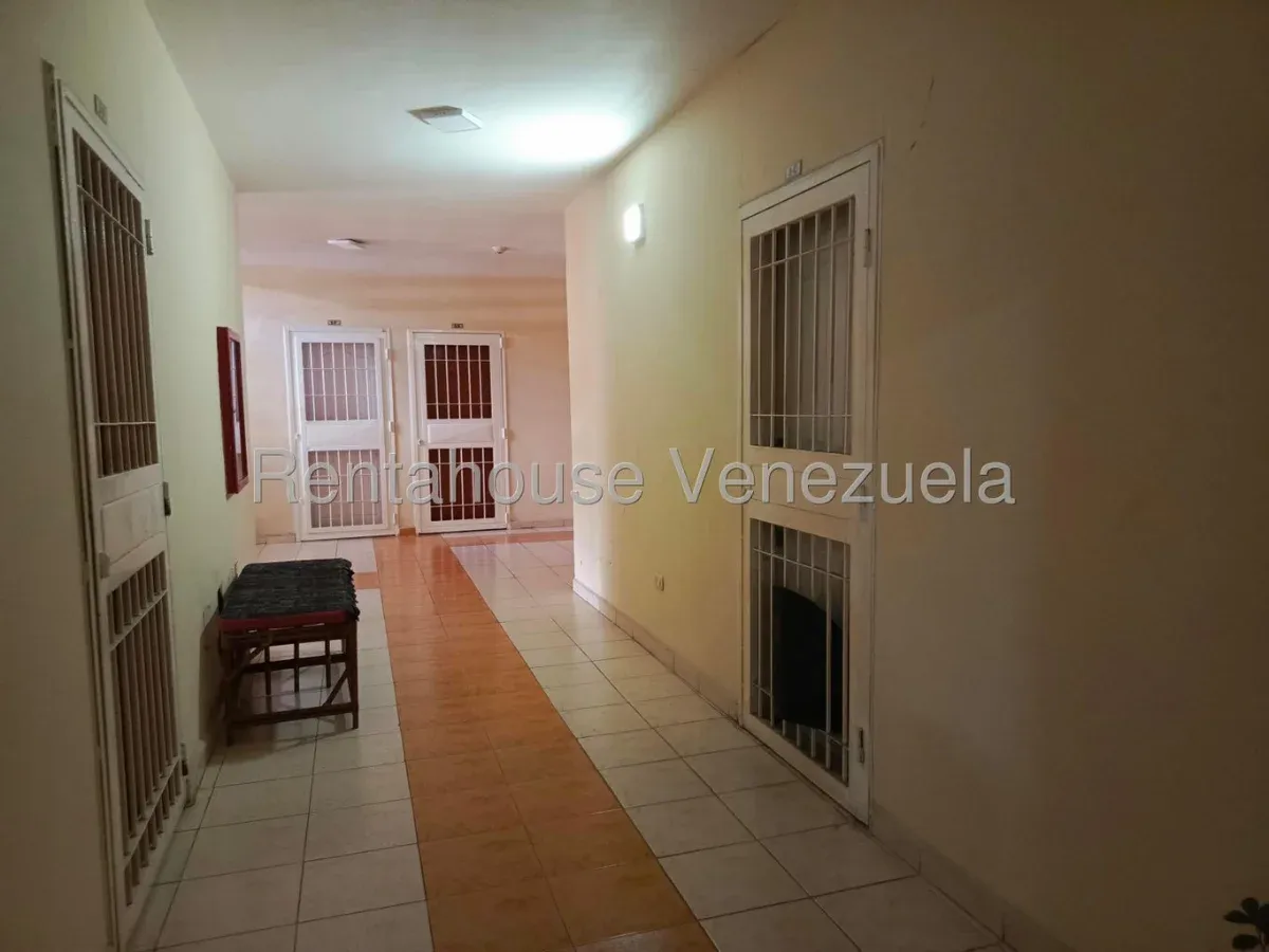 Comodo Apartamento en Venta Sector Santa Rosa, Maracay, Piso Bajo - 2
