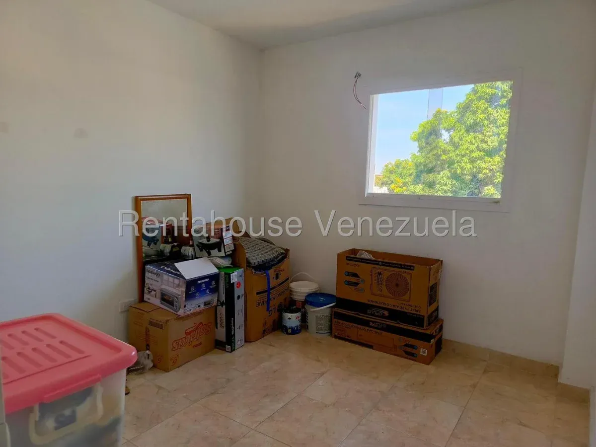 Comodo Apartamento en Venta Sector Santa Rosa, Maracay, Piso Bajo - 15